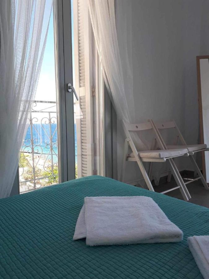 Seaside Serenade 1, Suite Ermoupoli Esterno foto